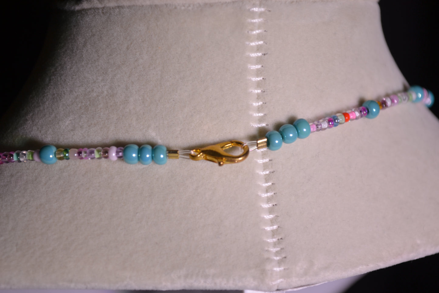 Flower pendant glass bead necklace