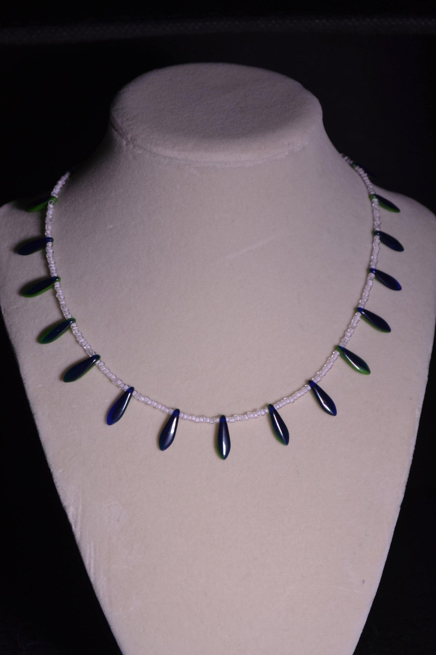 Reversible multicolor glass bead necklace. Green and navy