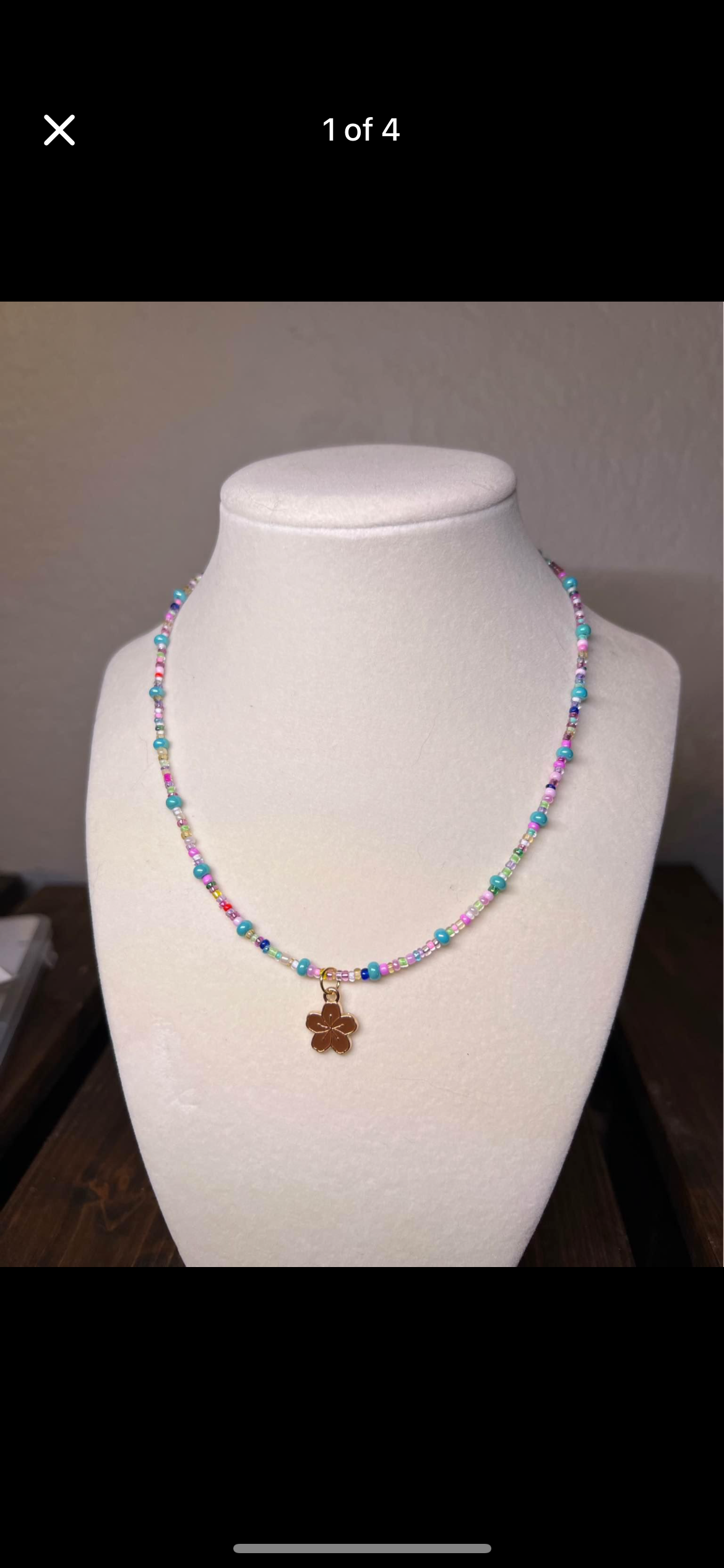 Flower pendant glass bead necklace
