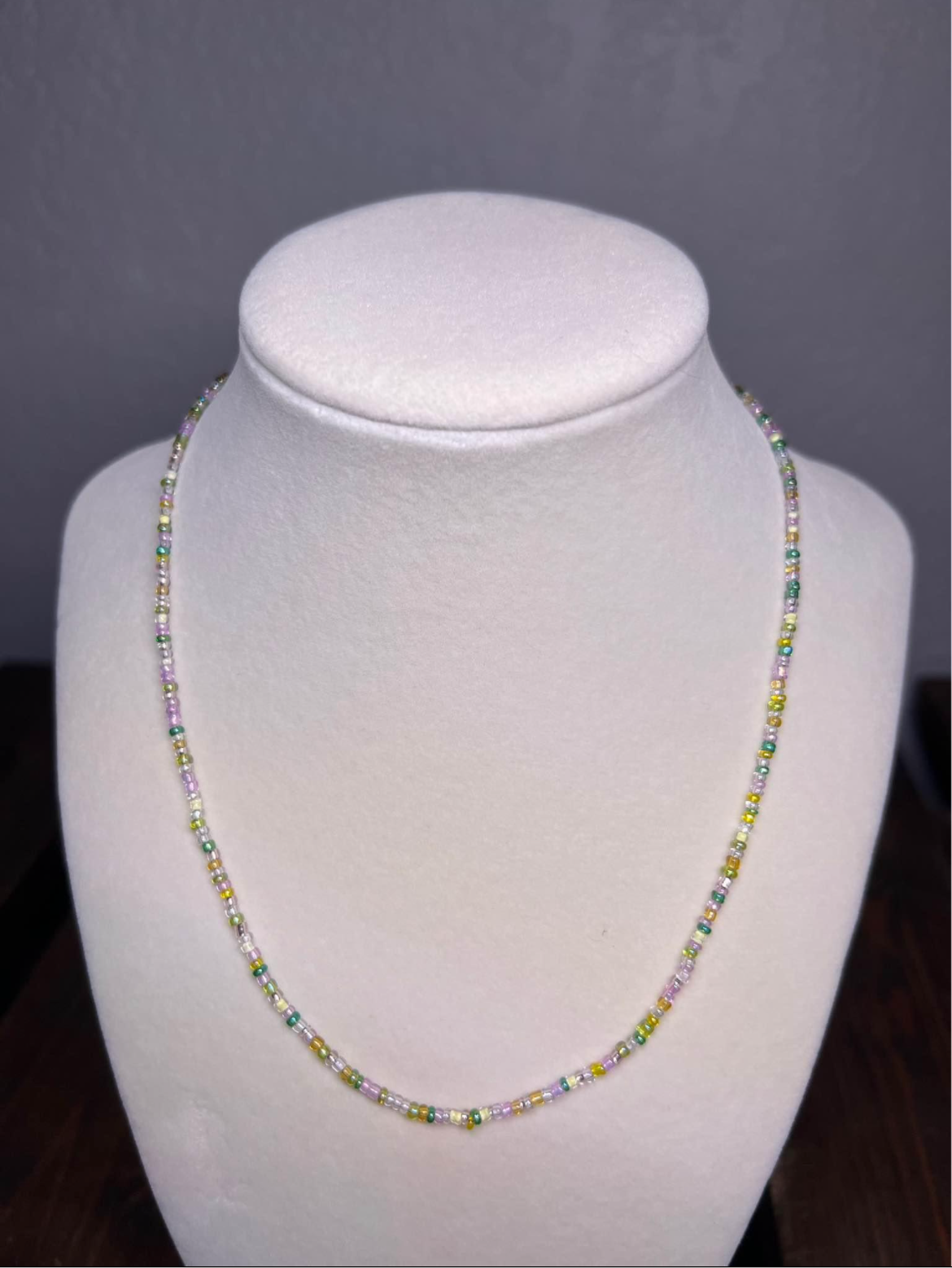 Randomized colors glass bead necklace