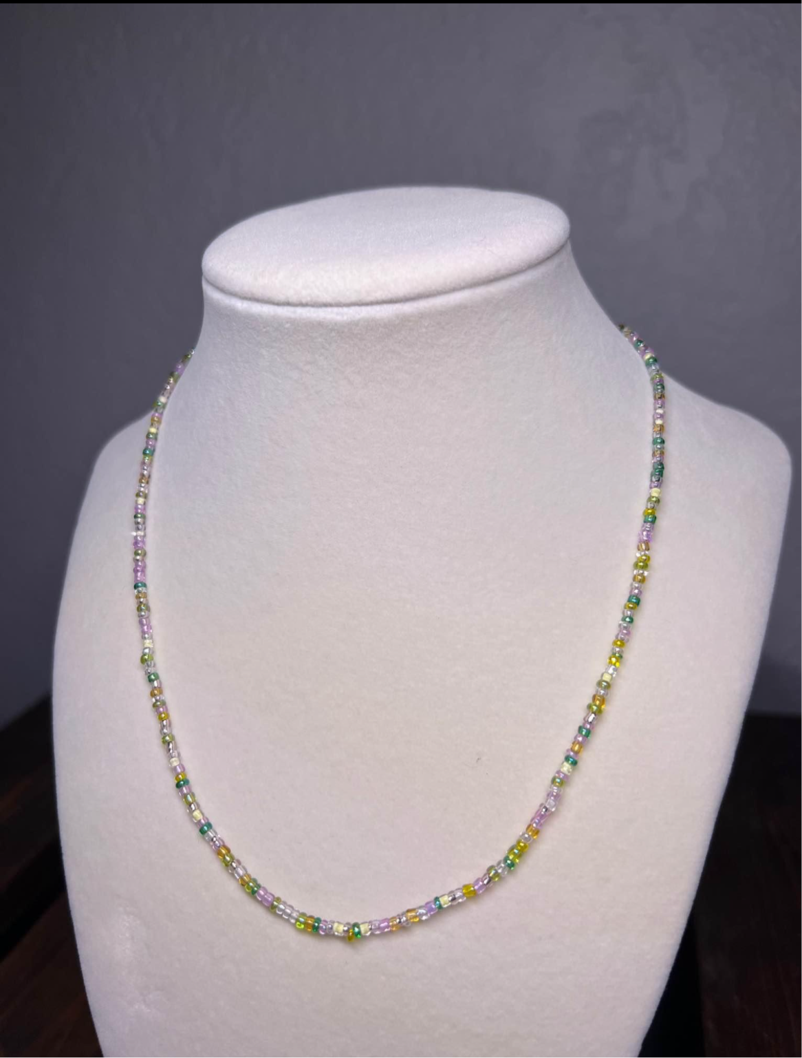 Randomized colors glass bead necklace