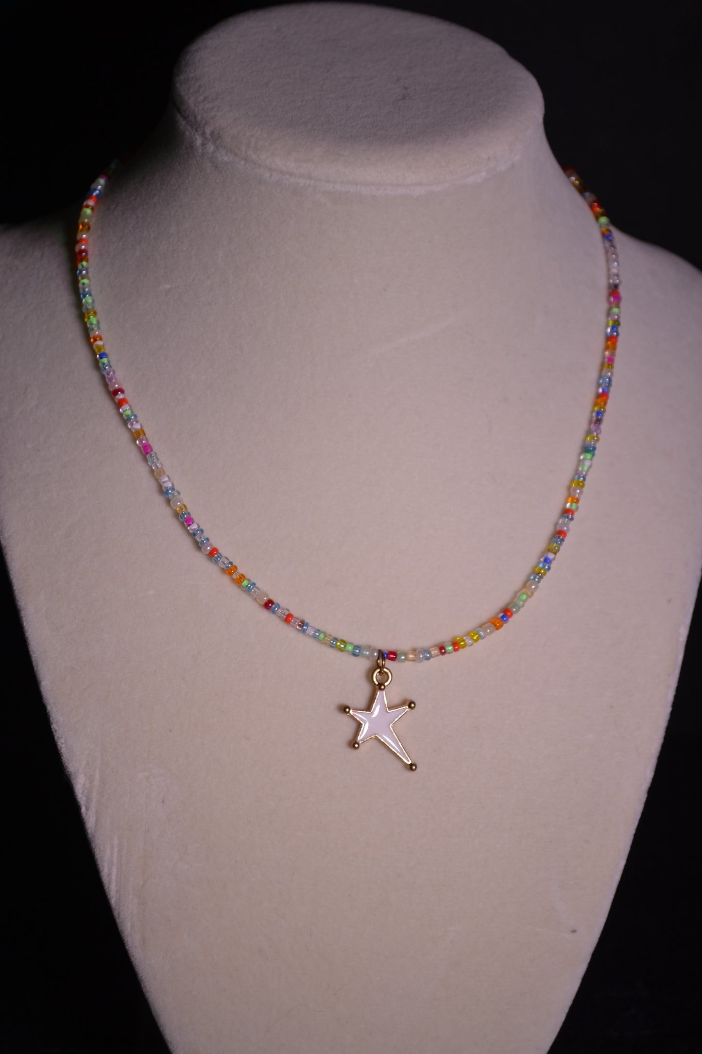 Star pendant beaded necklace