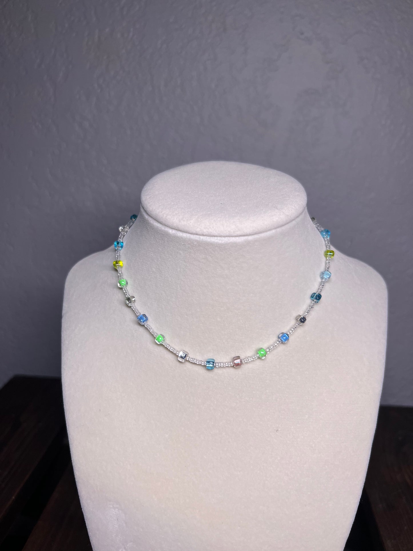 Glass bead choker