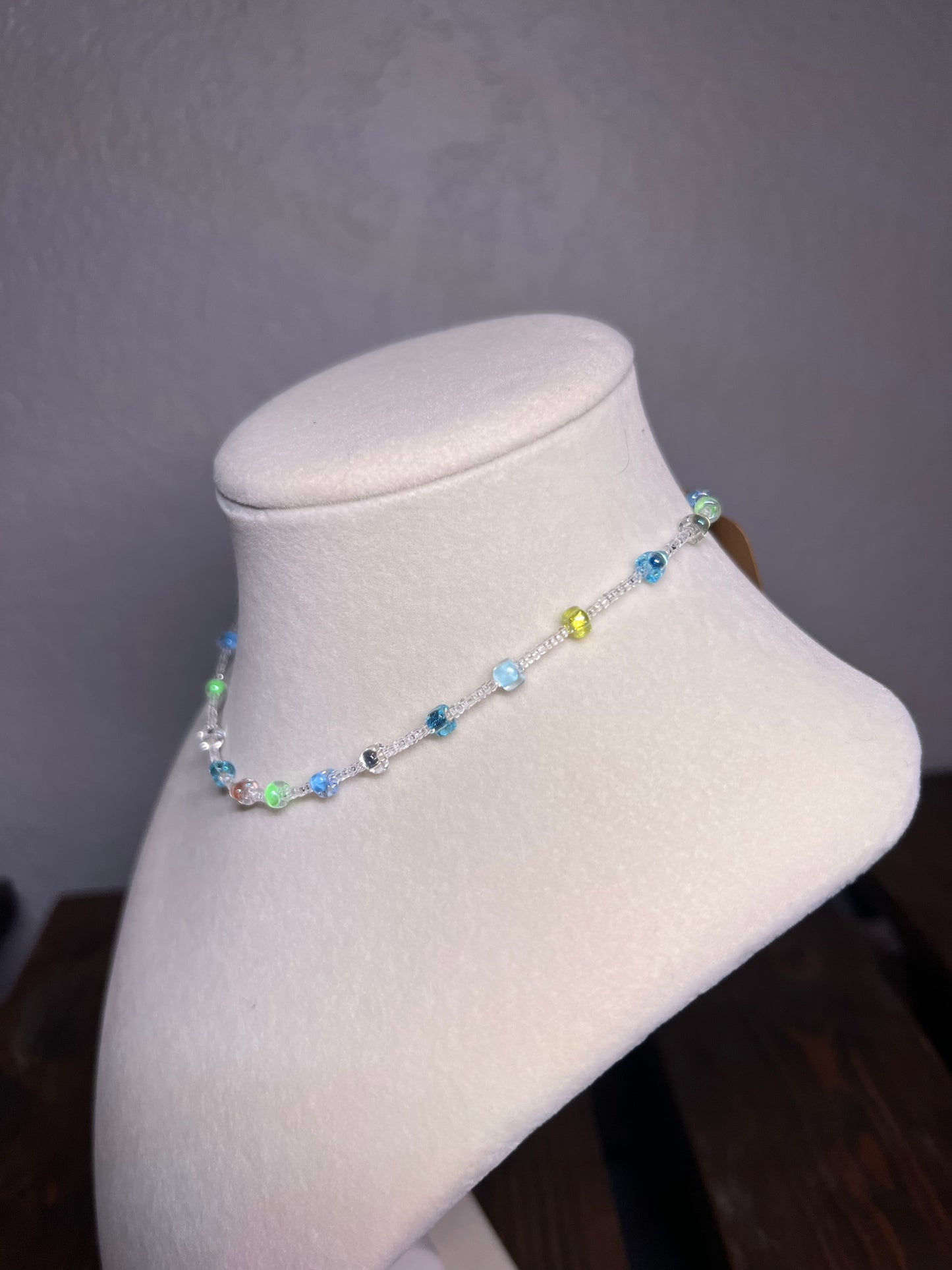 Glass bead choker