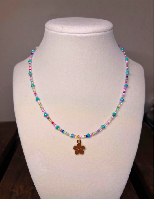 Flower pendant glass bead necklace