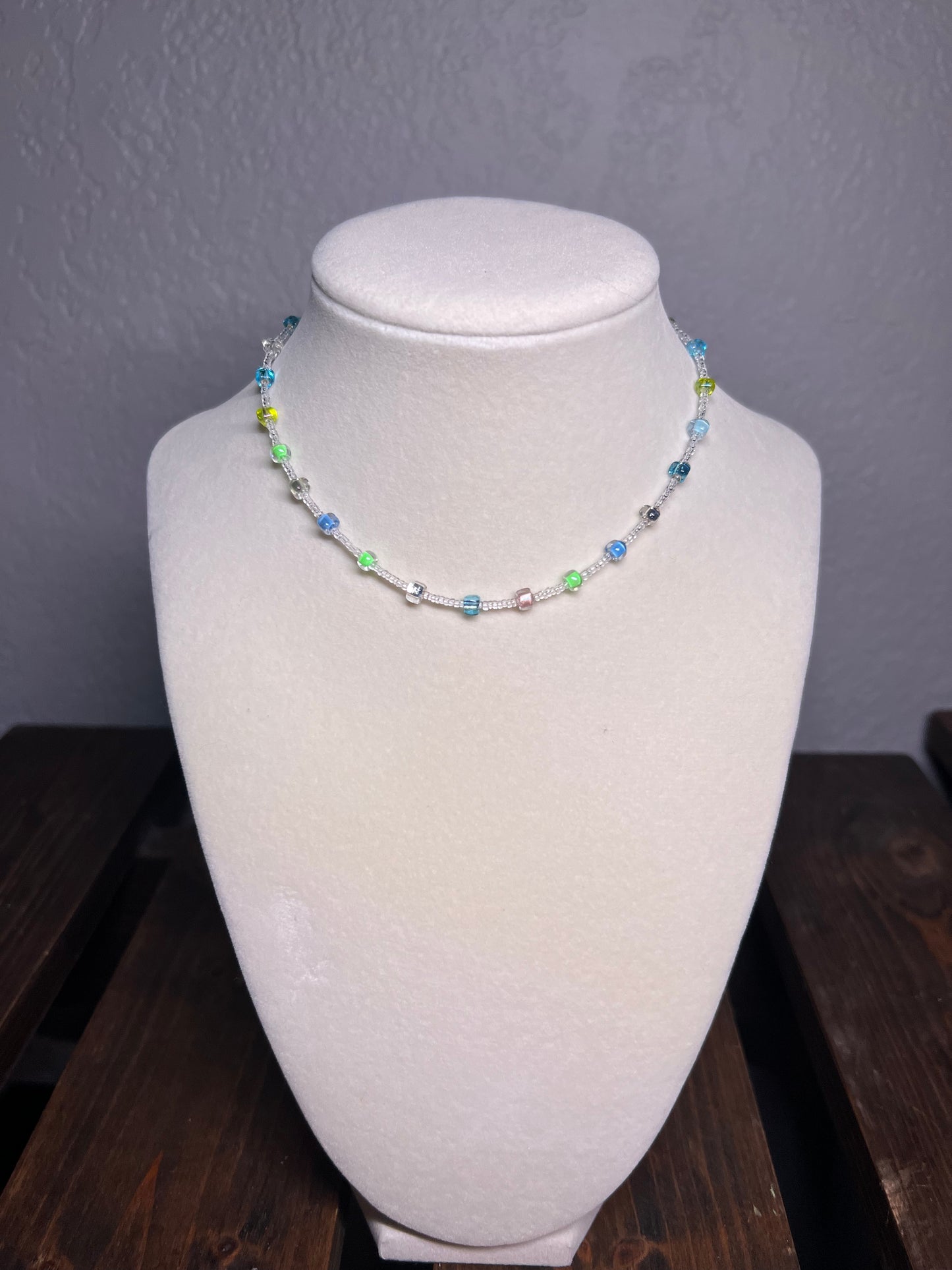 Glass bead choker