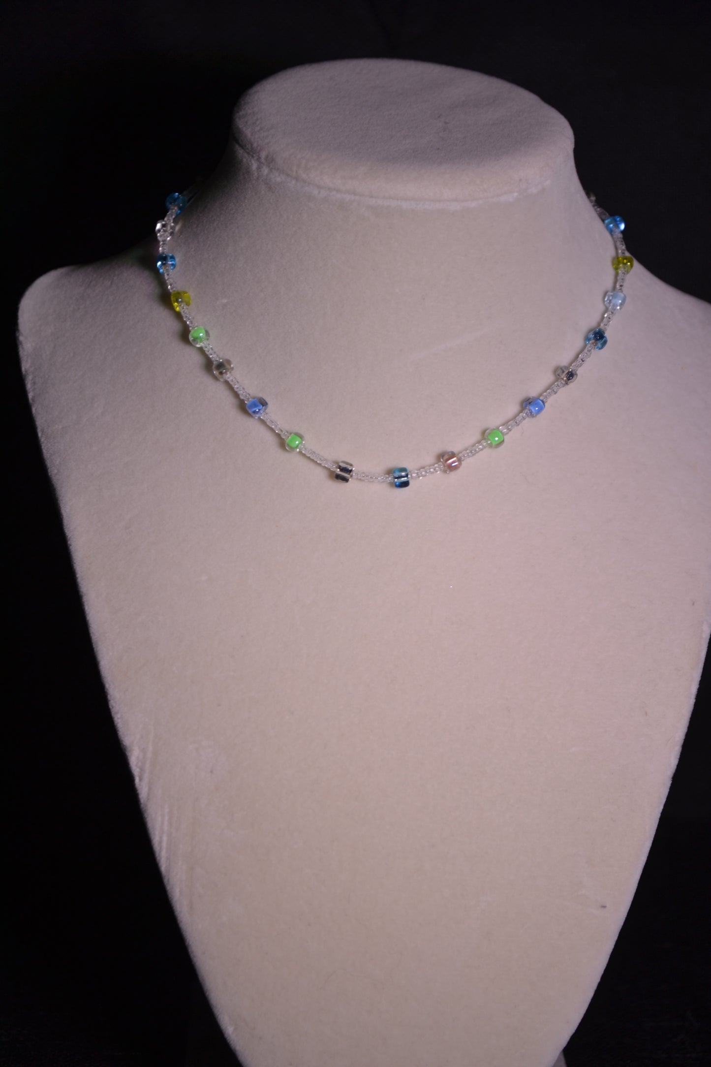 Glass bead choker