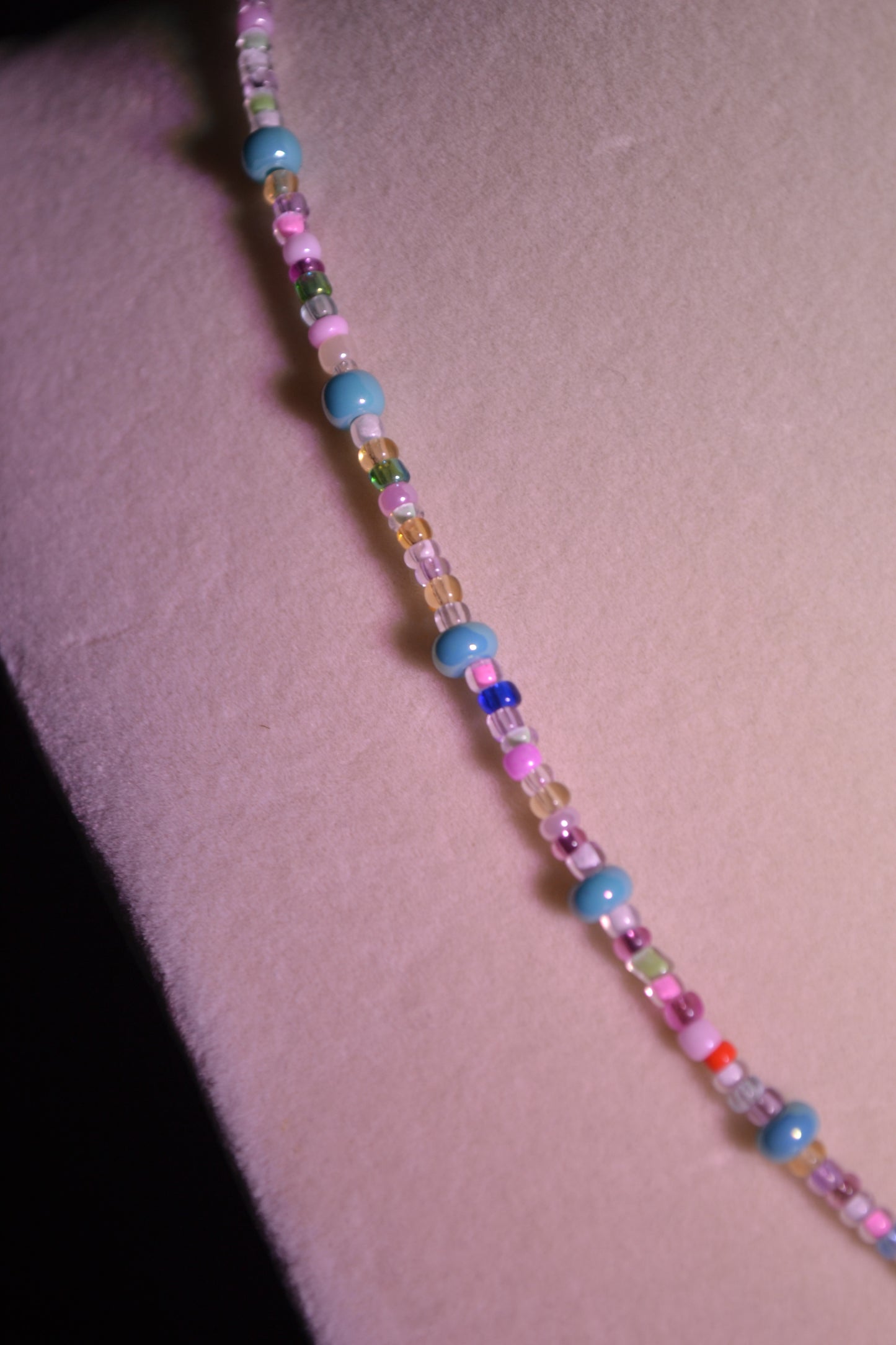 Flower pendant glass bead necklace