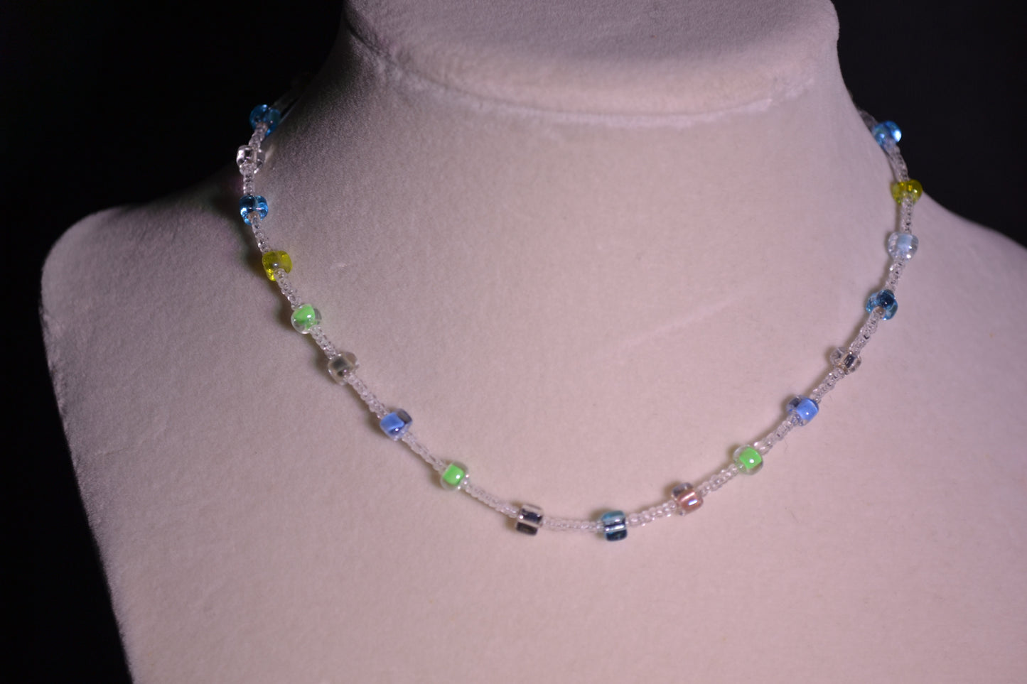 Glass bead choker