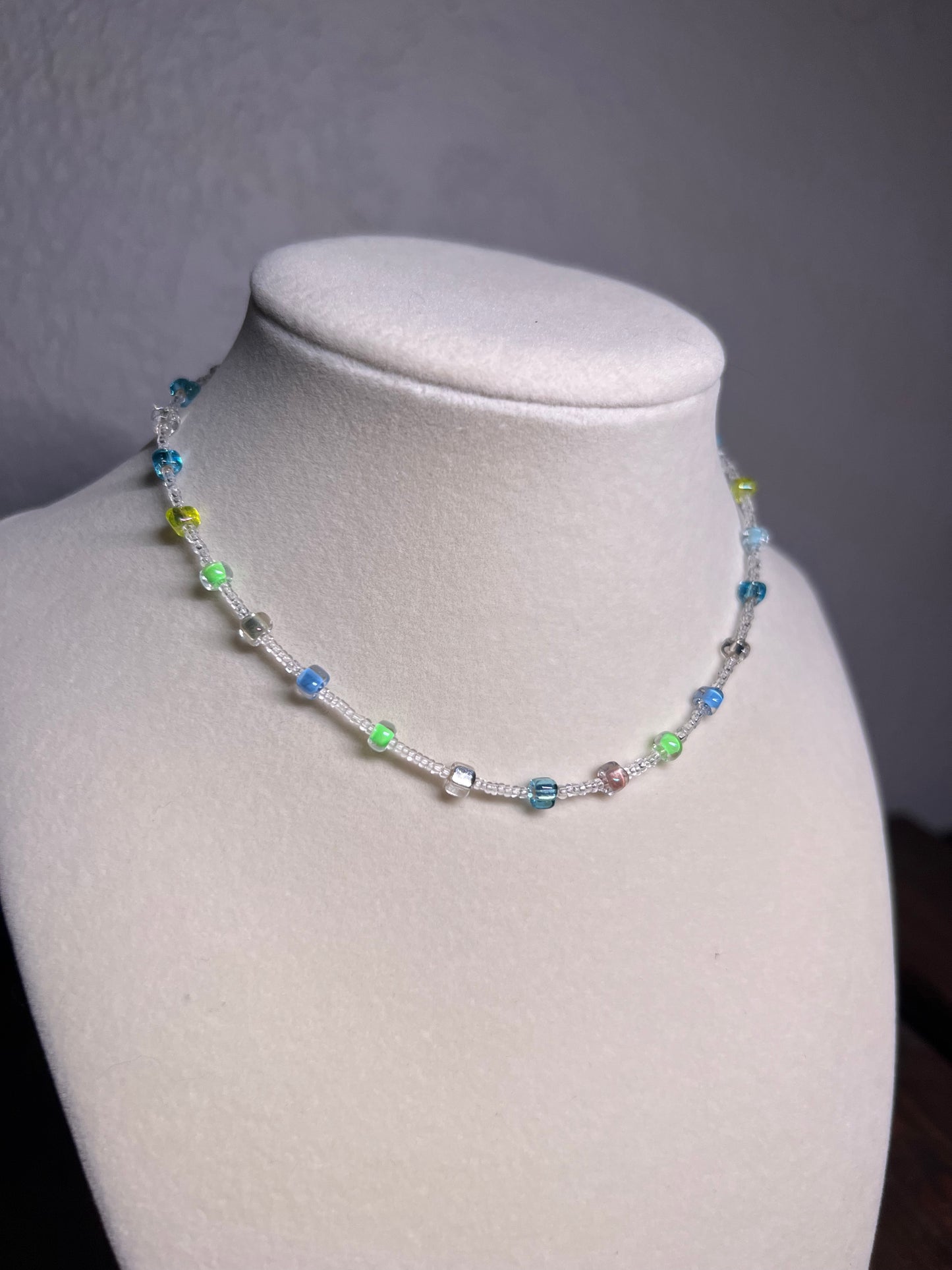 Glass bead choker