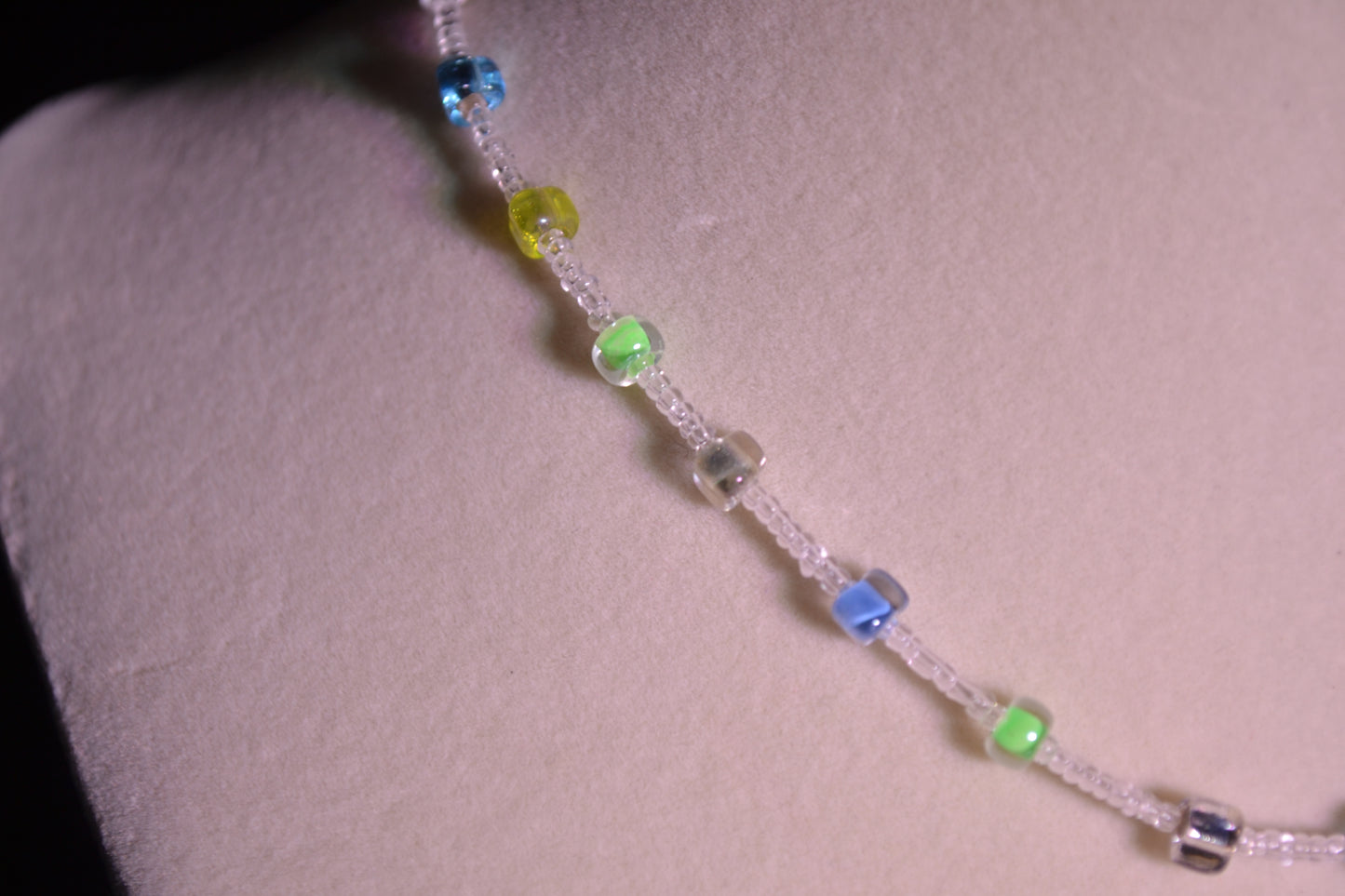 Glass bead choker