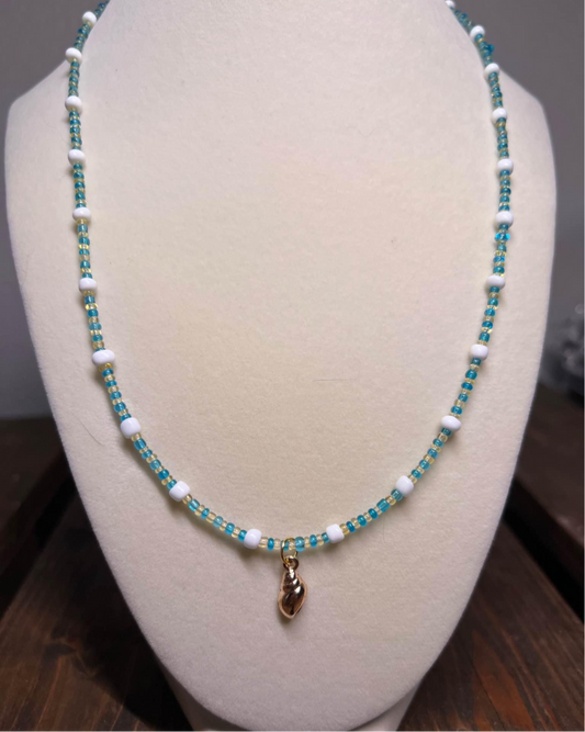Conch shell pendant beaded necklace