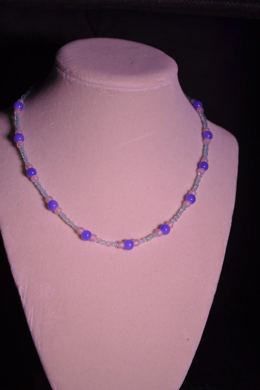 Multicolor glass bead necklace. Purple and pink