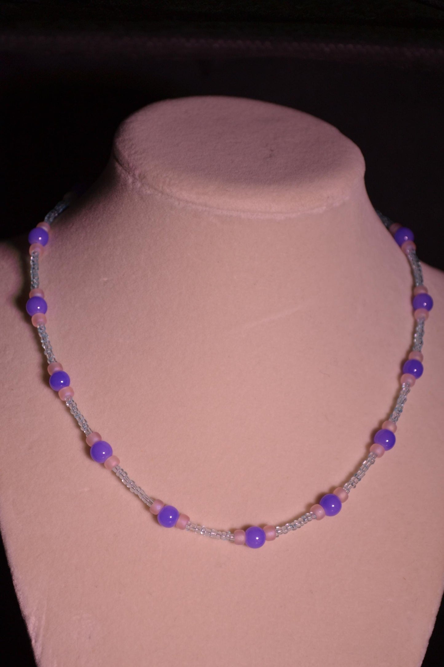 Multicolor glass bead necklace. Purple and pink