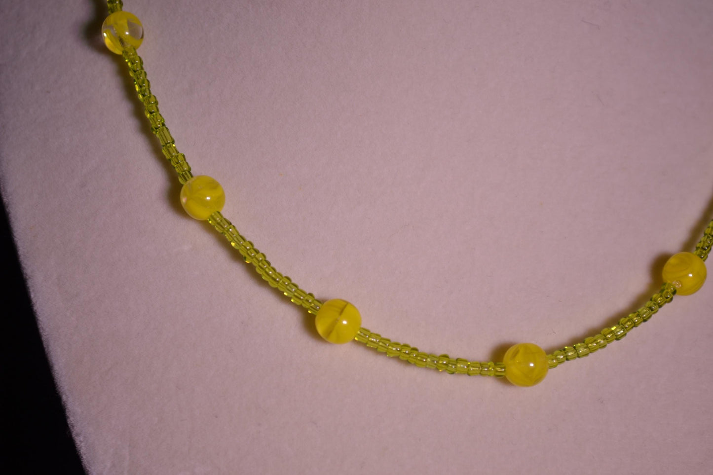 Multicolor glass bead necklace. Lemon lime