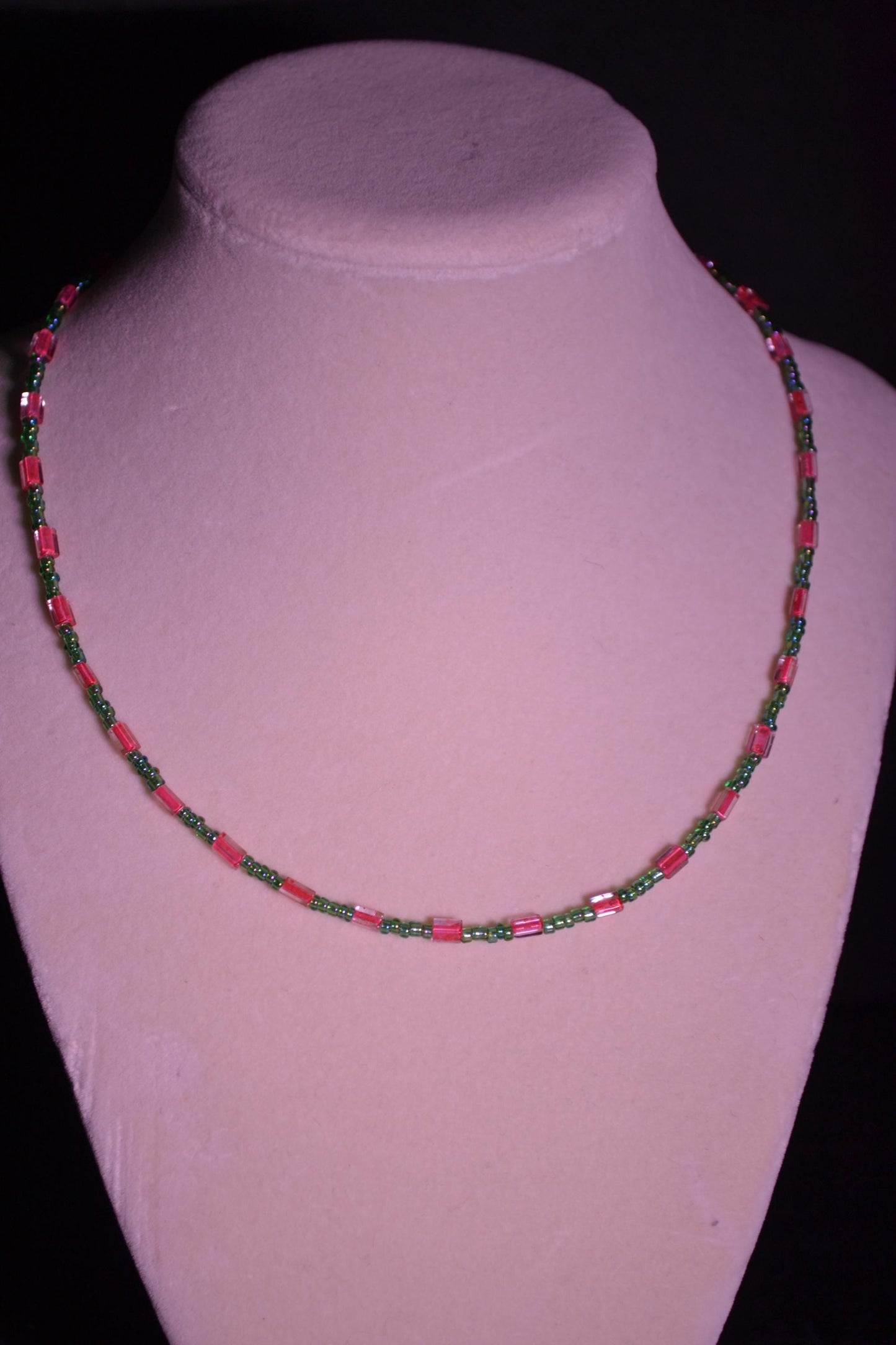 Multicolor glass bead necklace. Fuschia and green