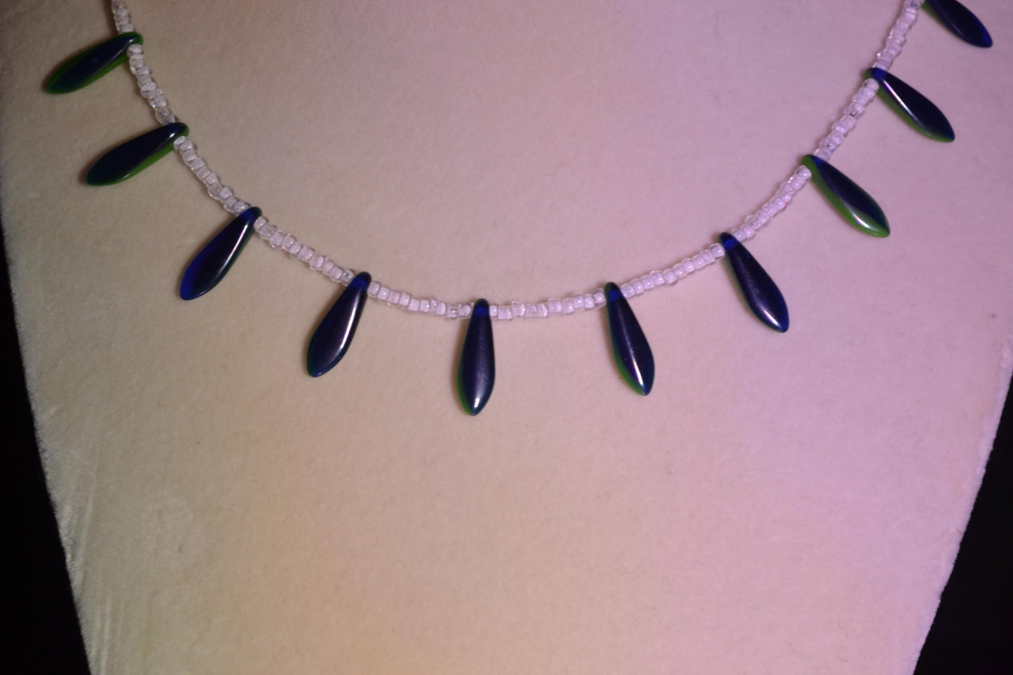 Reversible multicolor glass bead necklace. Green and navy