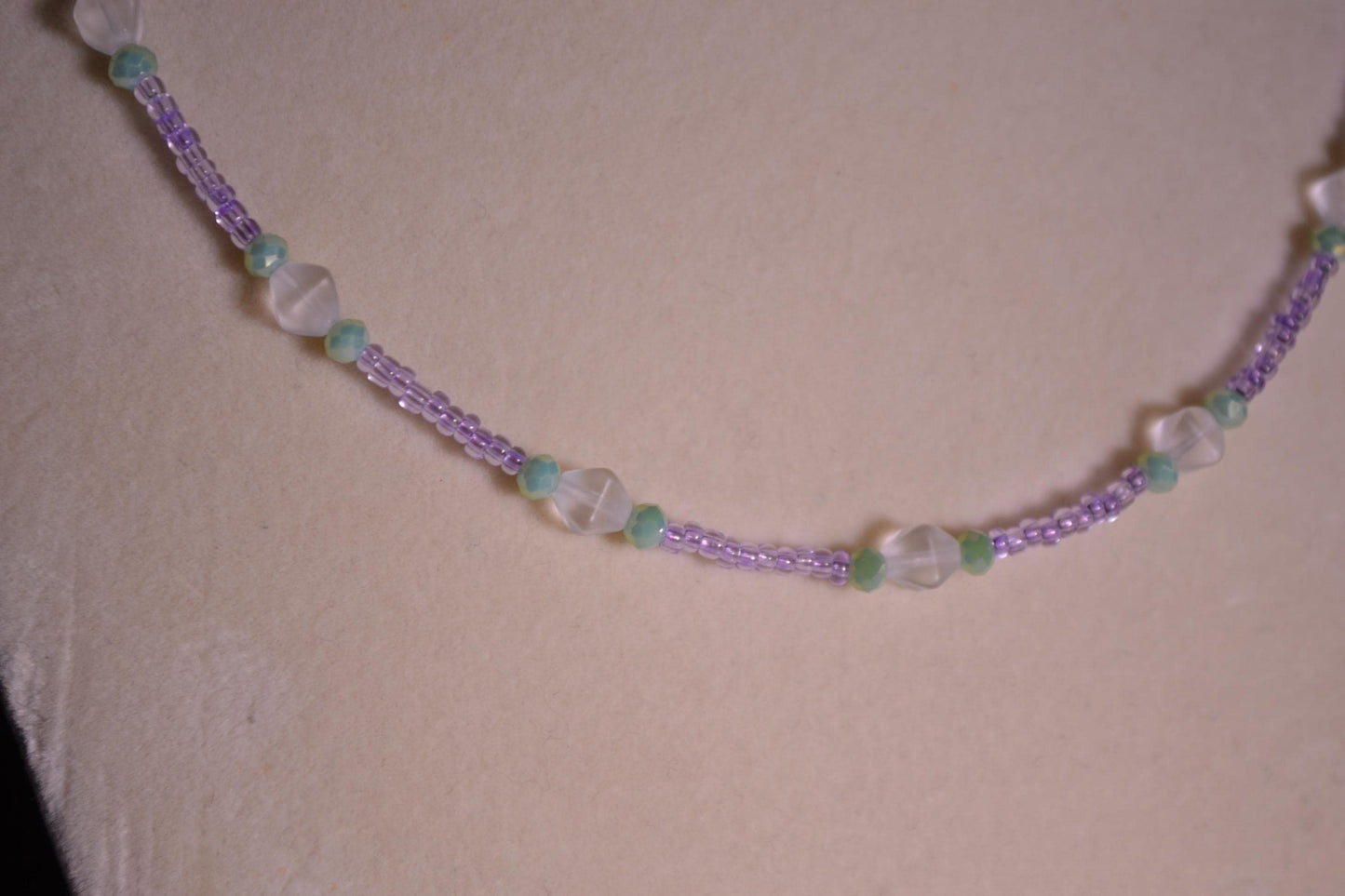 Multicolor glass bead necklace. Green and purple