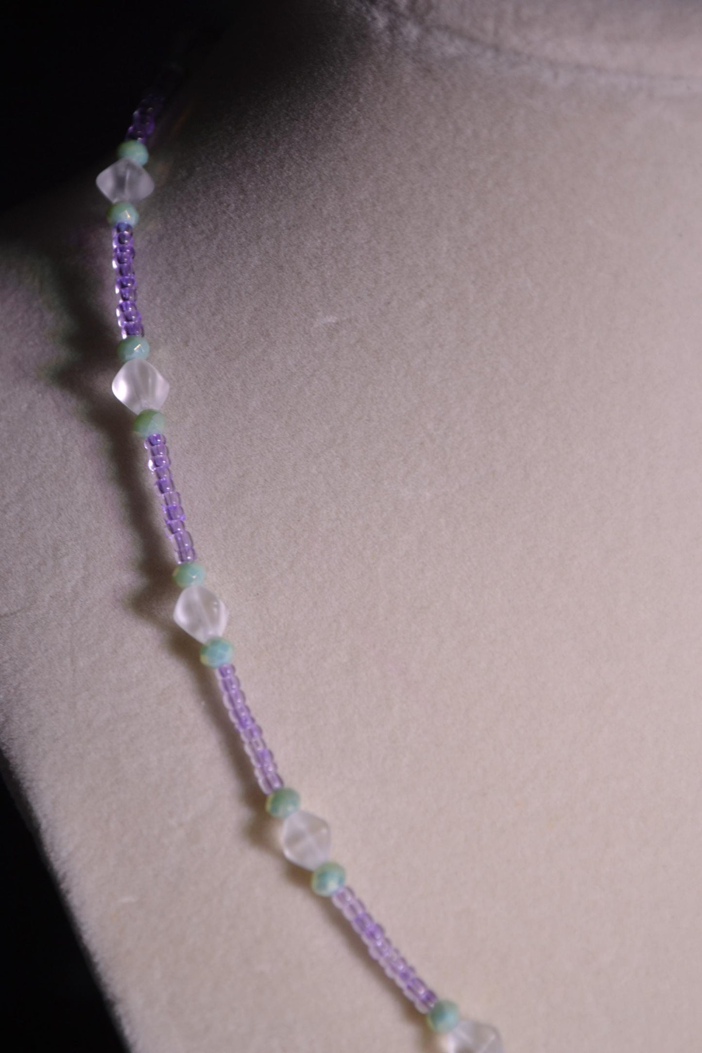 Multicolor glass bead necklace. Green and purple