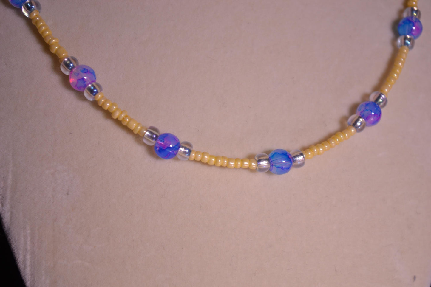 Multicolor glass bead necklace. Purple and Yellow