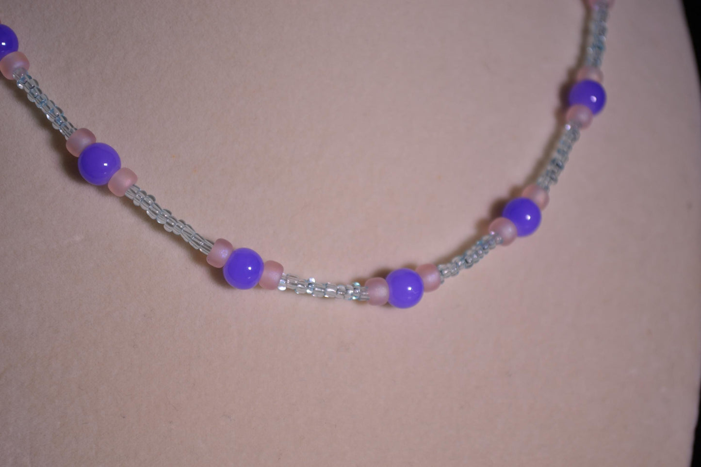 Multicolor glass bead necklace. Purple and pink