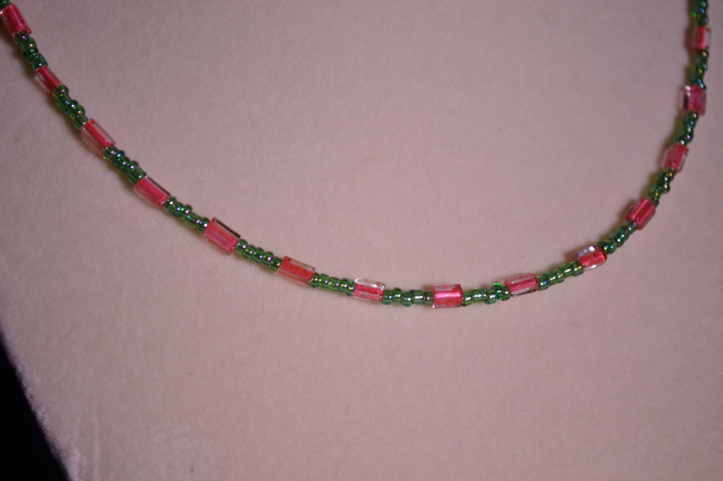Multicolor glass bead necklace. Fuschia and green