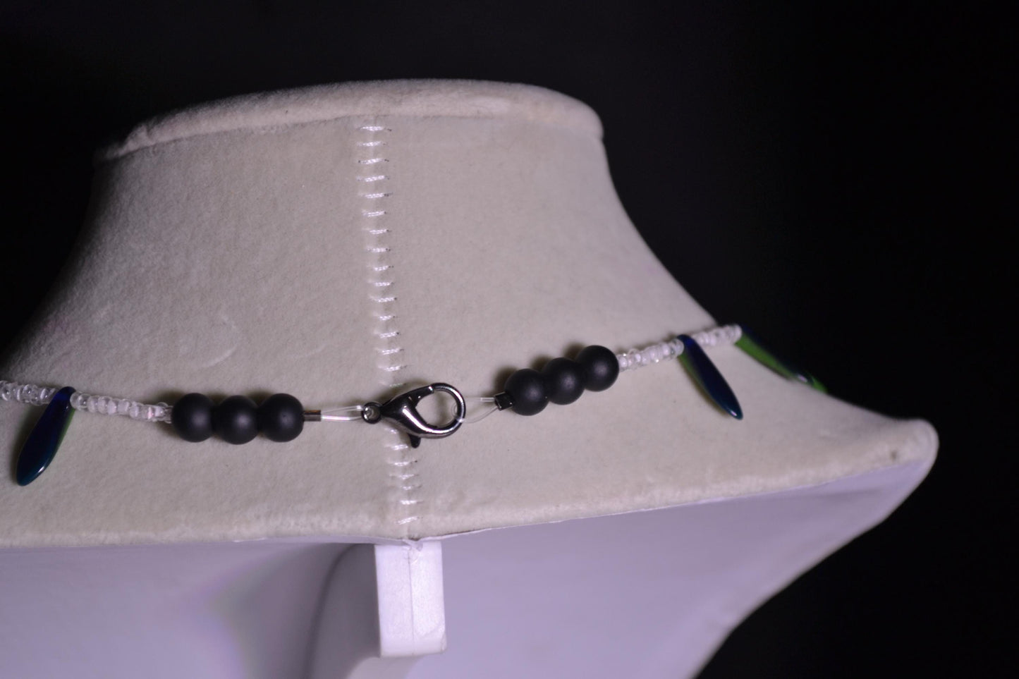 Reversible multicolor glass bead necklace. Green and navy