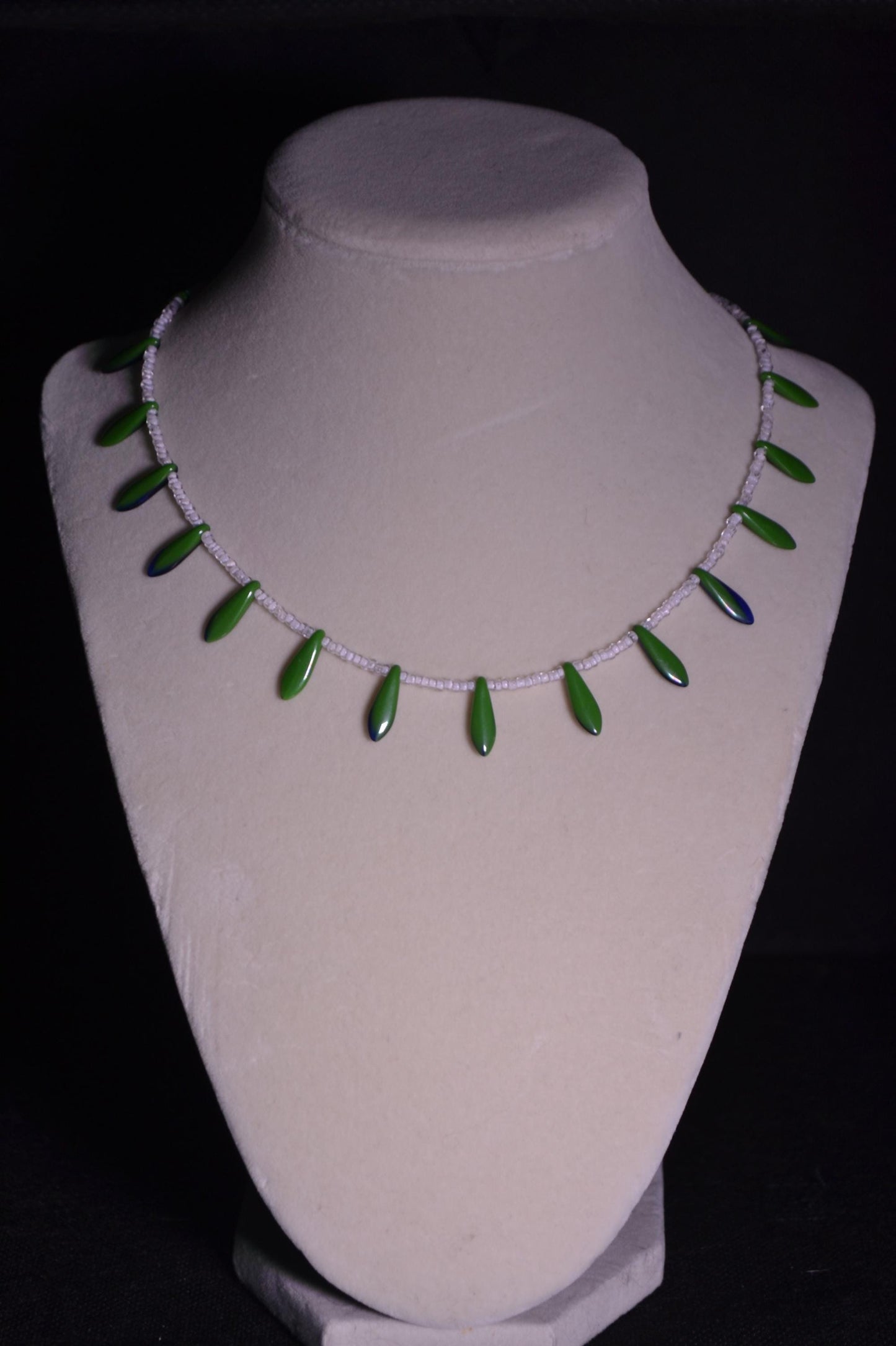 Reversible multicolor glass bead necklace. Green and navy