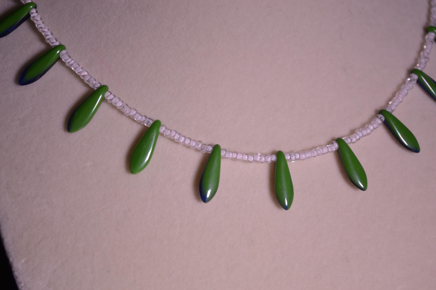 Reversible multicolor glass bead necklace. Green and navy