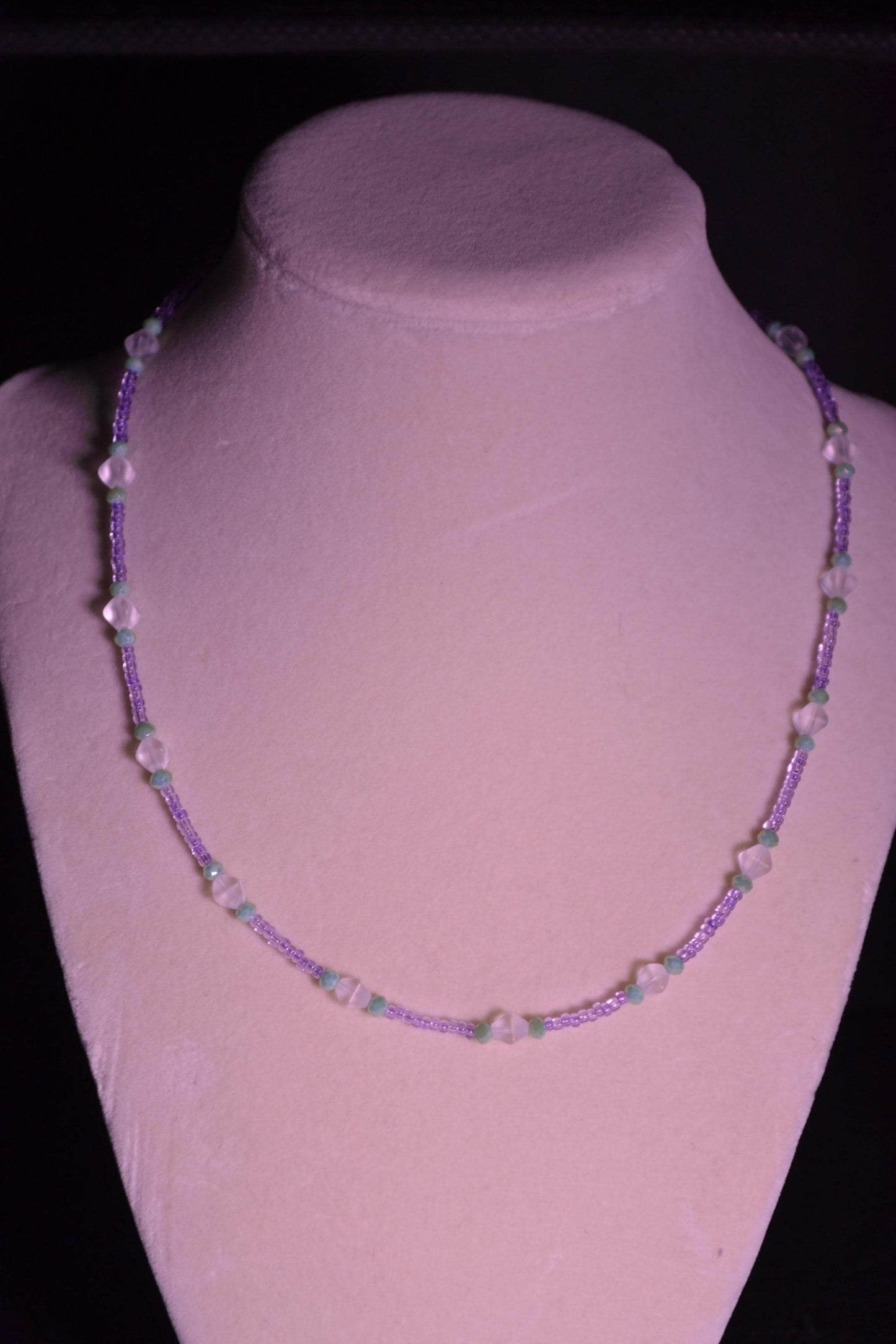 Multicolor glass bead necklace. Green and purple