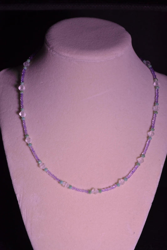 Multicolor glass bead necklace. Green and purple