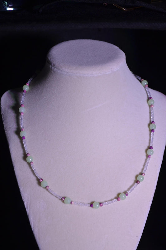 Multicolor glass bead necklace. Green and purple