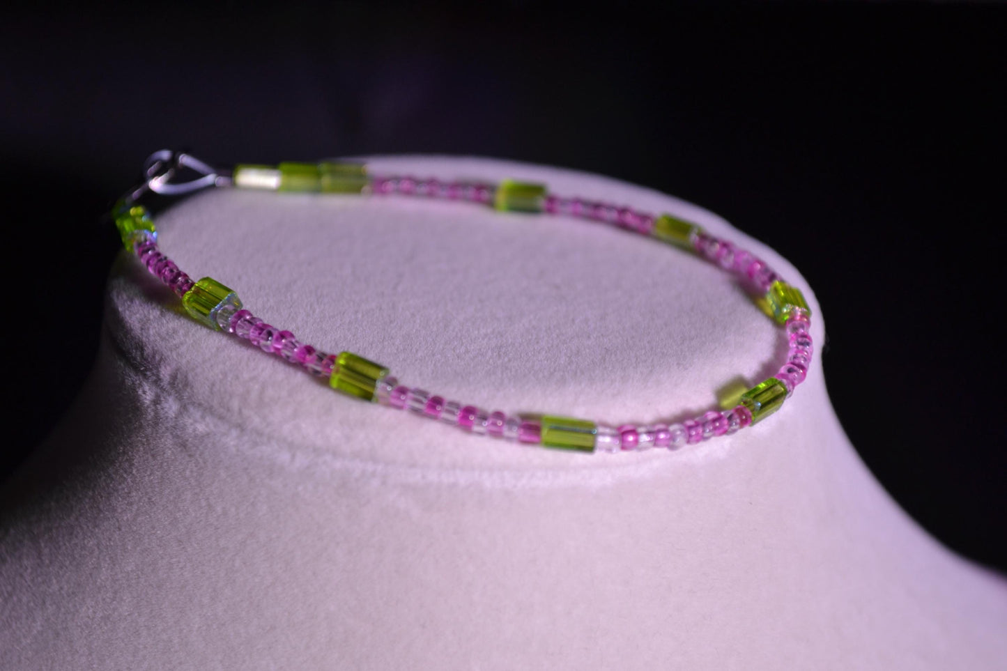 Beaded bracelet. Pink and green
