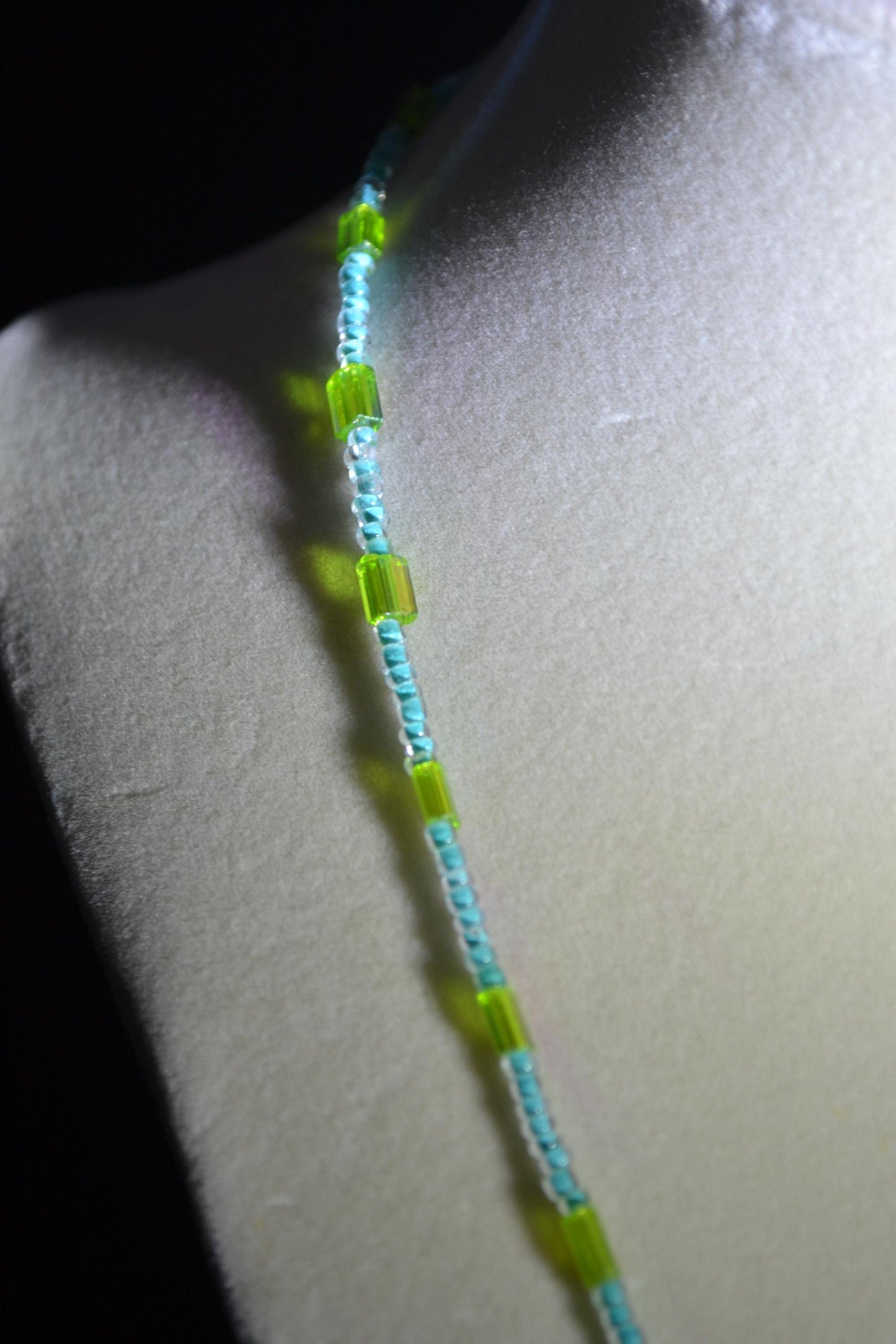 Silver arrow pendant glass bead necklace